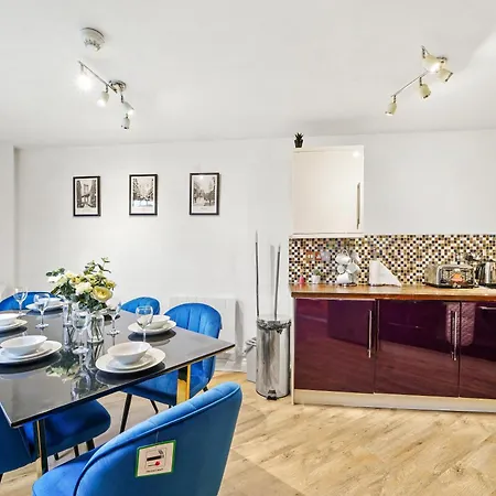 The Penthouse On Iconic Harbourside Apartment Bristol